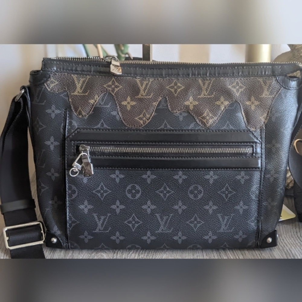 Louis Vuitton Black and Brown Crossbody Bag with Monogram